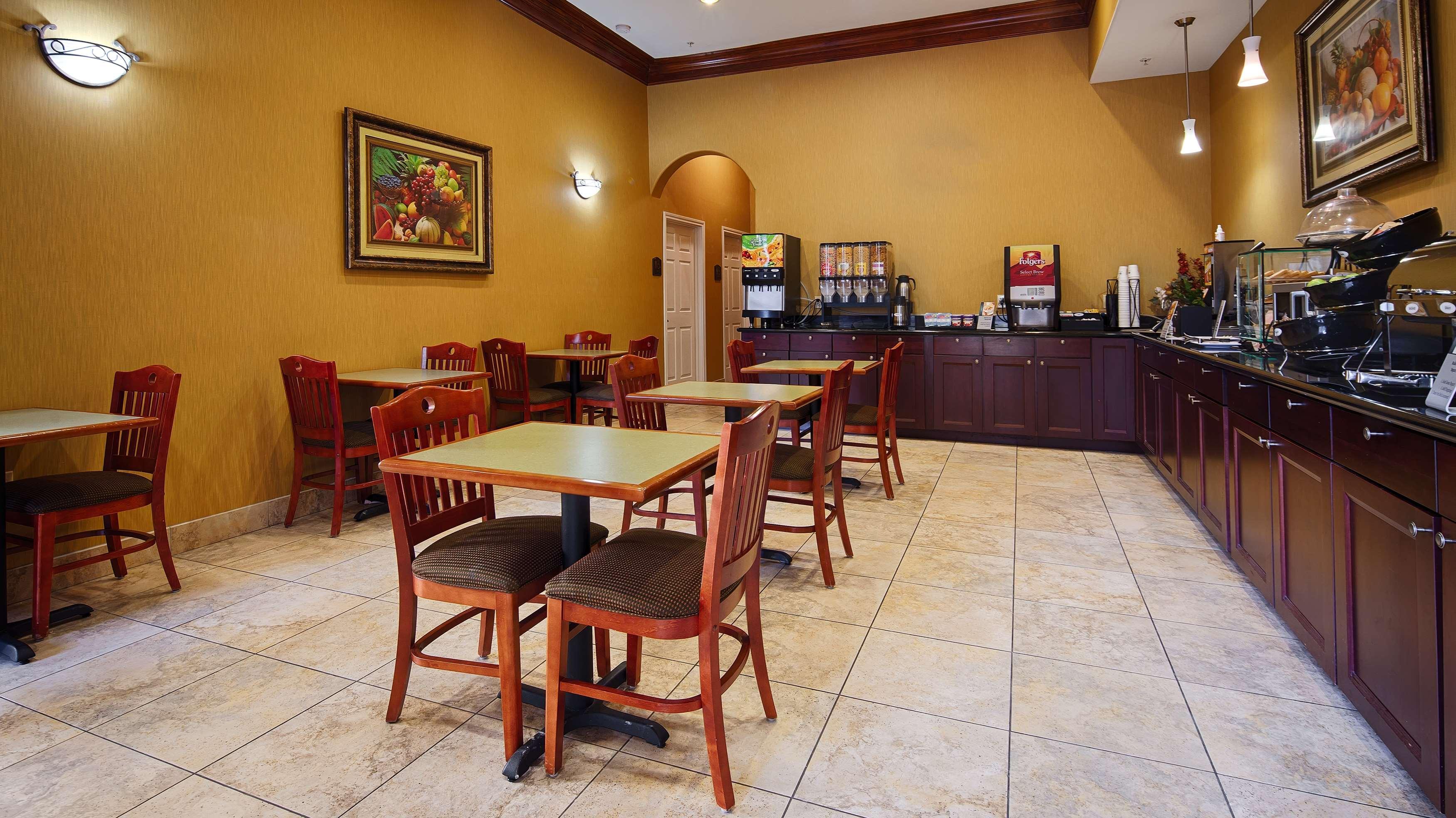 Best Western Plus New Caney Inn & Suites Exterior foto